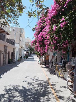 Midday heat in Myrttos by Detlef Georgi