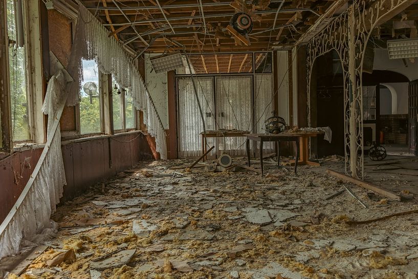 Salle de bal abandonnée du Berghotel par Het Onbekende