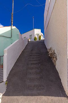 Steep road in El Molledo by Alexander Wolff