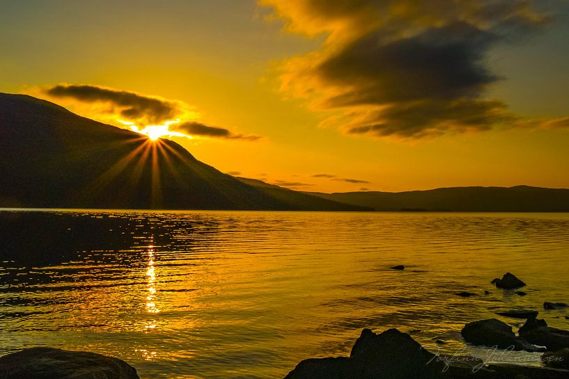 Zonsondergang in Lappland van Torfinn Johannessen