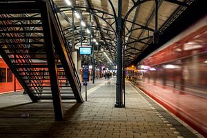 Central Station Groningen, Netherlands, Departing train (full colour) sur Klaske Kuperus