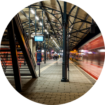 Station Groningen, Vertrekkende trein (kleur) van Klaske Kuperus