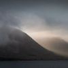 Fjordlandschap in de wolken van Edwin Mooijaart
