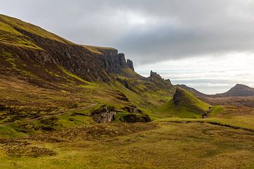 Schotland Isle-of-Skye: waanzinnig uitzicht Quiraing van Remco Bosshard