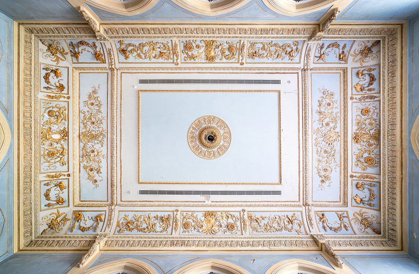 Plafond in Verlaten Paleis. van Roman Robroek - Foto's van Verlaten Gebouwen
