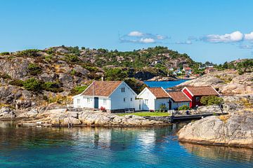 Houses on the archipelago island of Monsøya in Norway by Rico Ködder