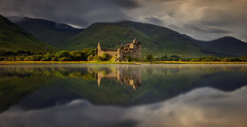 Kilchurn Castle Sonnenuntergang von Wojciech Kruczynski