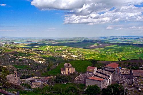 Endless idyll in the rolling countryside of Aidone, Sicily