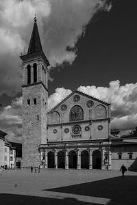 Scherenschnittfotografie Piazza del Duomo Spoleto Italien