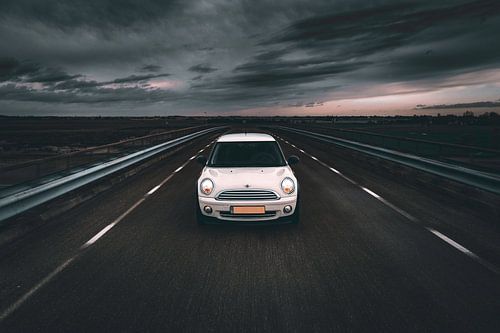 MINI Cooper op de weg