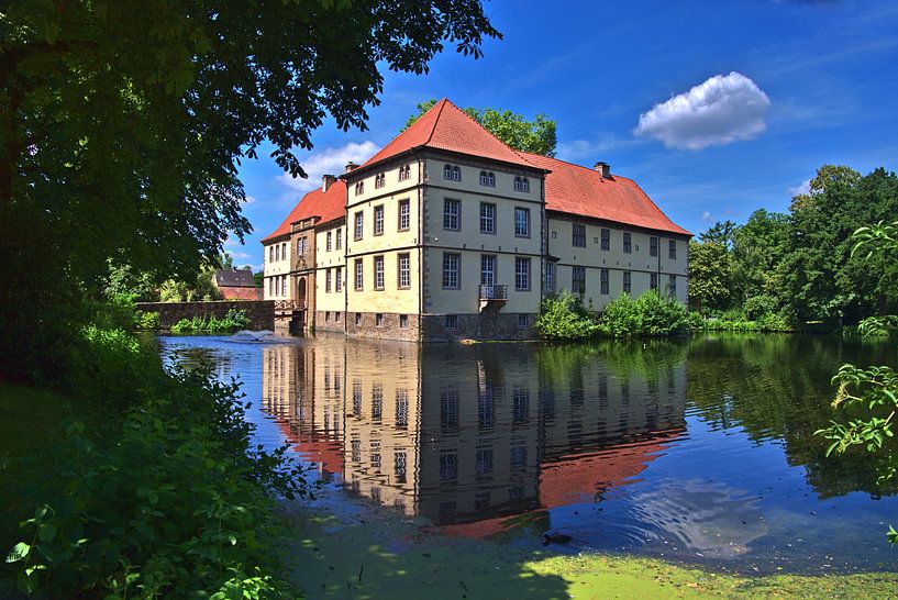 Kasteel Strünkede met waterreflectie van Edgar Schermaul