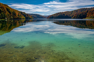 Plitvicer Seen und Wasserfälle im Herbst