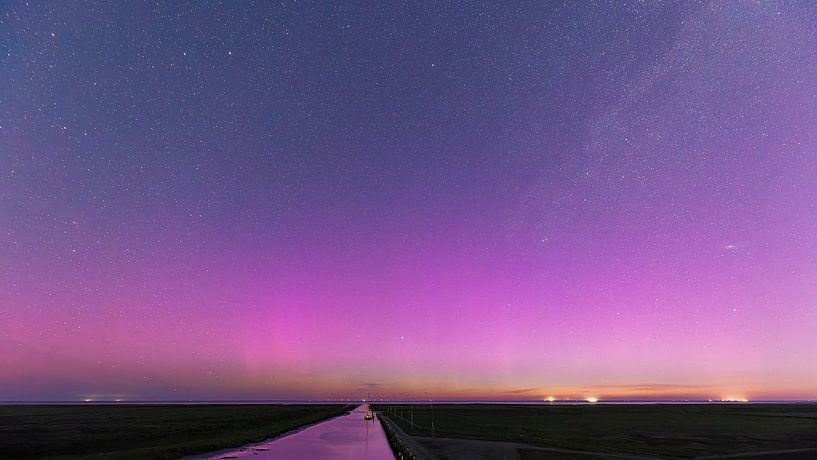 Northern lights over Noordpolderzijl by Henk Meijer Photography