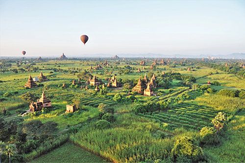 Ballooning above the temples of Bagan