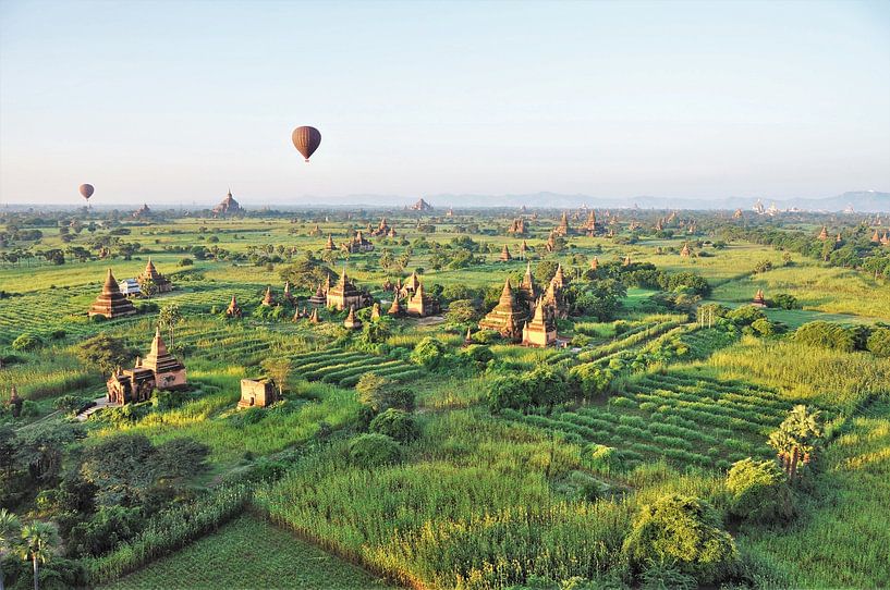 Ballonvaart boven de tempels van Bagan van Esther van der Linden