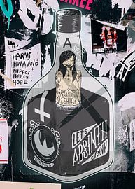 Fantasy-Mädchen auf Flasche von rinda ratuliu