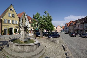 Schlüsselfeld in Oberfranken: der Marktplatz und der Petrusbrunnen von Berthold Werner