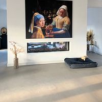 Photo de nos clients: la fille à la perle - La laitière - Johannes Vermeer sur Lia Morcus, sur art frame