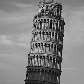 Der Turm von Pisa in schwarz-weiß von Anneloes van Acht