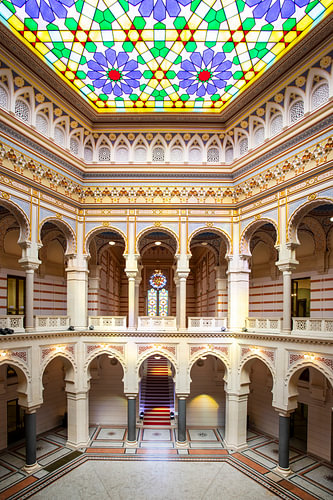 Stadhuis van Sarajevo – kleurrijke architectuur in Bosnië en Herzegovina