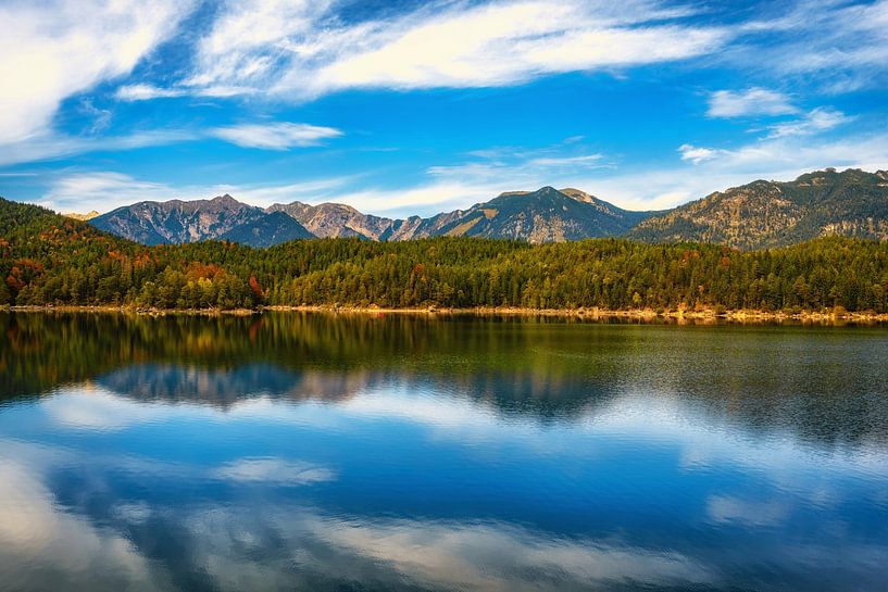 Majestätischer Eibsee mit perfekter Bergpanorama-Sicht von Photo Art Thomas Klee