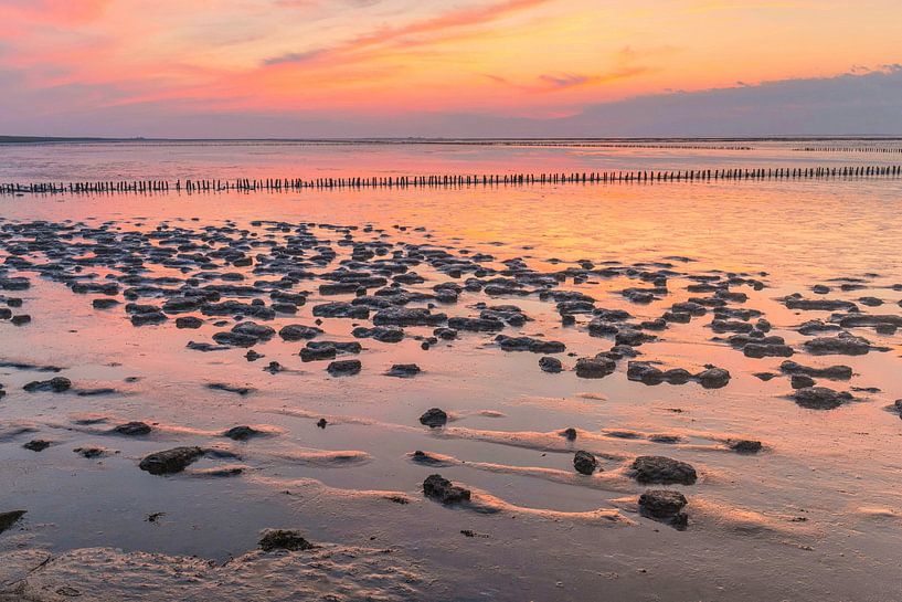Rust op de Waddenzee mooie zonsondergang van Claudia De Vries