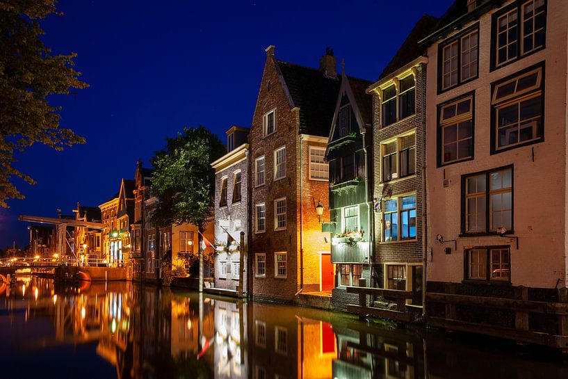 Mittelalterliche Häuser an den Kanälen in Alkmaar von Fotografiecor .nl