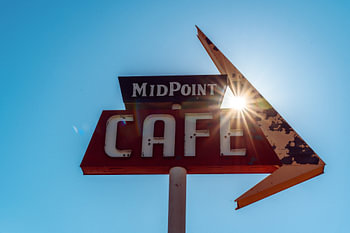 Le panneau « Midpoint » sur la Route 66
