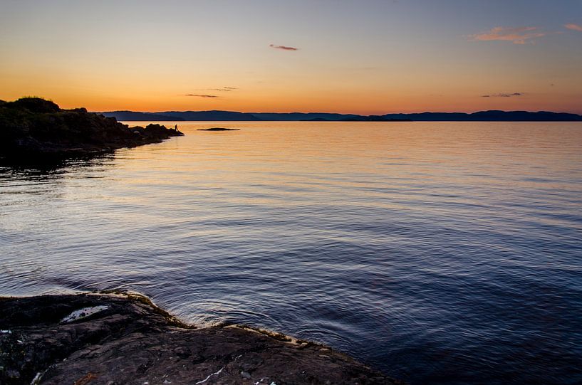 Sonnenuntergang an der norwegischen Küste von Sean Vos