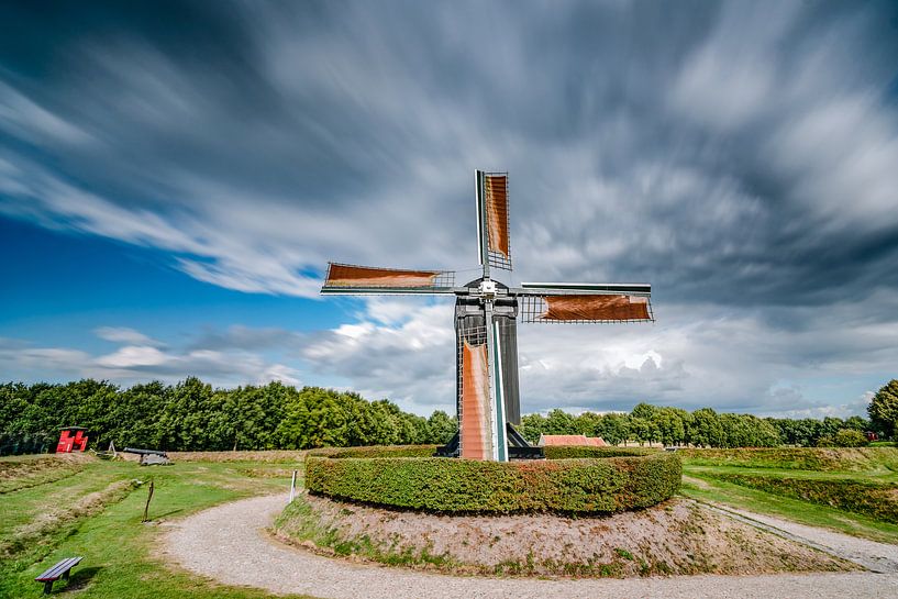Old Windmill in action at dutch landscape by Fotografiecor .nl