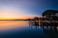 Sirmione bij zonsondergang Gardameer van Kevin Baarda thumbnail