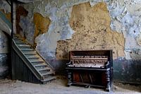 Oude piano, old piano,