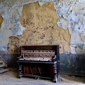 Oude piano, old piano, van Chantal Golsteijn
