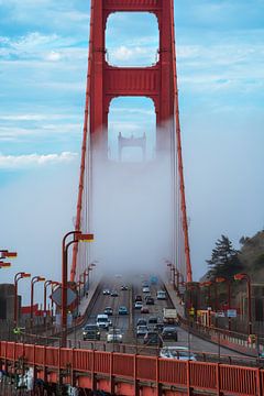 Golden Gate Bridge bedekt met mist