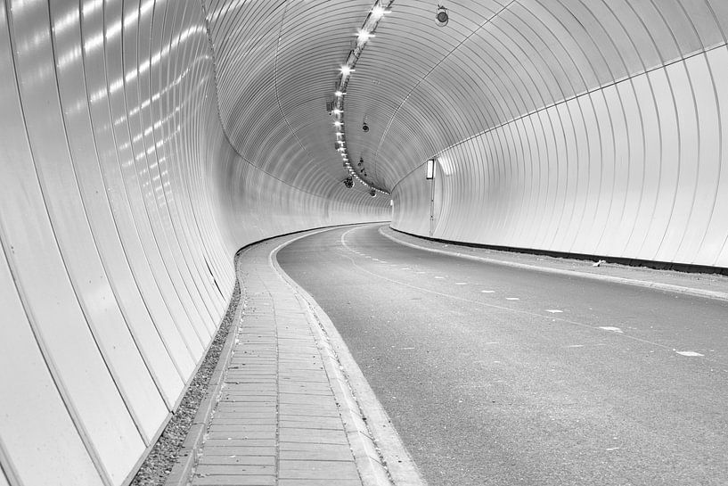 Tunnel cyclable Heinenoord sous la Vieille Meuse par Jan van der Vlies