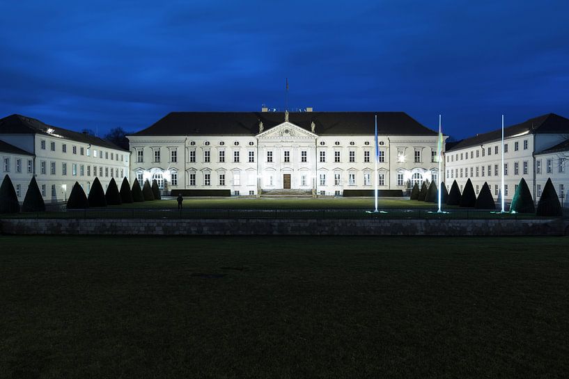 Schloss Bellevue zur blauen Stunde von Frank Herrmann