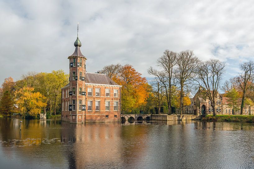 Zijgevel en toren van Kasteel Bouvigne par Ruud Morijn