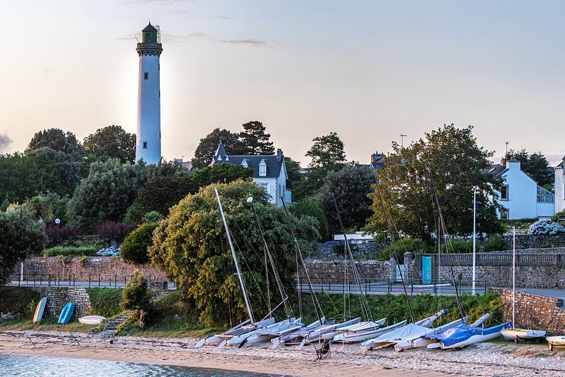 Bénodet lighthouse during sunset by Stephan Neven