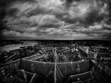 Dark clouds over Nijmegen (B&W) von Lex Schulte