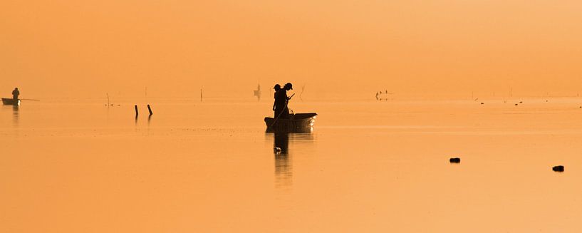 Bateau au lever du soleil par Antwan Janssen