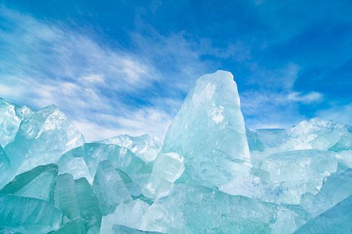 IJsschotsen met blauwe lucht