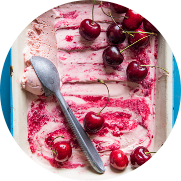 SF 11972376  Kersen ijs in schaal