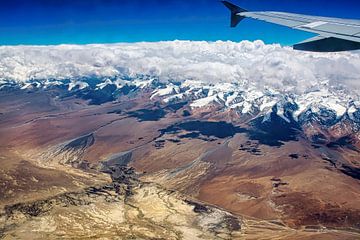 On the way to the Himalayas from Tibet to Nepal by Rietje Bulthuis