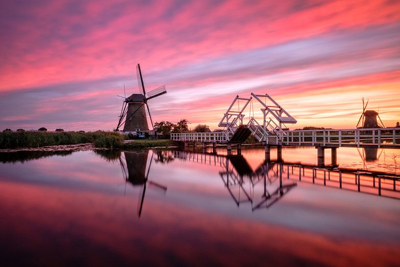 Fire in the sky Kinderdijk by Mario Visser