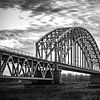 Schöne klassische Stahl-Eisenbahnbrücke über den Rhein bei Oosterbeek, Arnheim von Patrick Verhoef