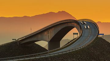 De Atlantische Oceaan Road voor zonsopgang, Noorwegen van Henk Meijer Photography
