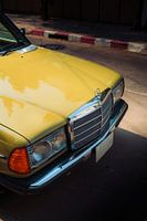 Voiture ancienne jaune : Mercedes vintage