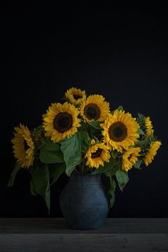 Stilleven met zonnebloemen in een vaas portret