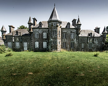 abandoned castle
