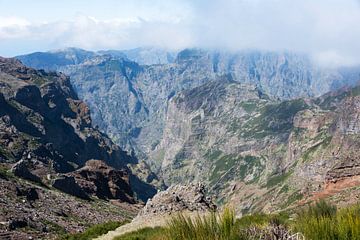 pico arieiro on madeira island in the clouds van ChrisWillemsen